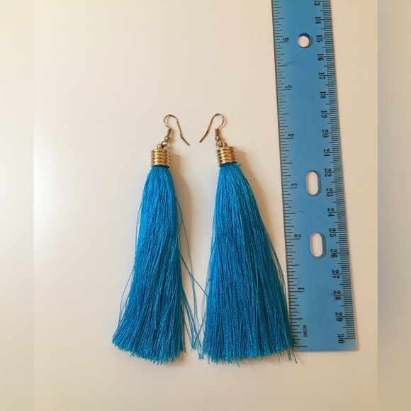 FREE with any purchase from my closet 
Set of 2 earrings - Picture 3 of 5